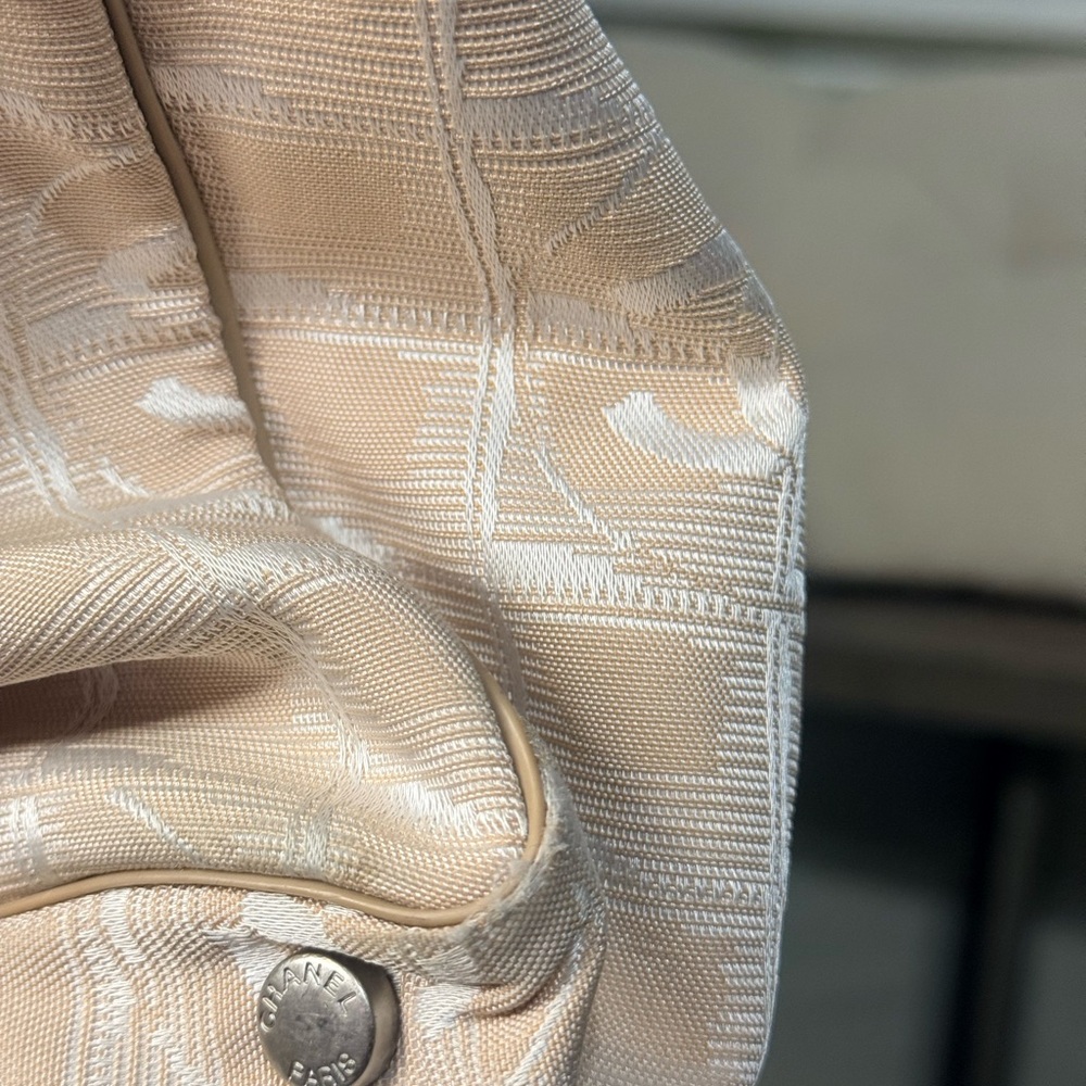 CHANEL Beige Jacquard Tote Bag with Logo Motif - Picture 13 of 15